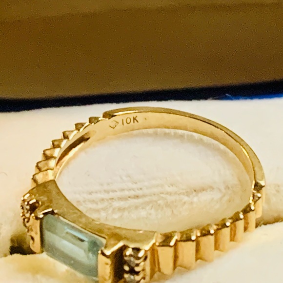 Vintage 10k gold 1 carat emerald cut natural aquamarine & diamond ring. sz. 7 - Picture 5 of 7